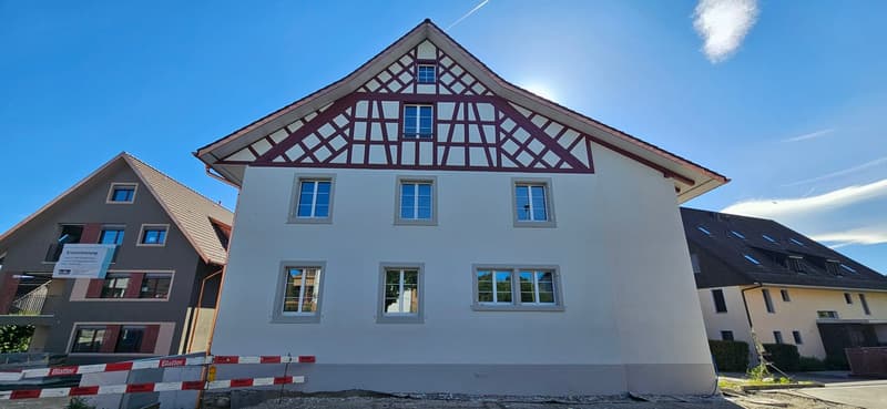 First rental of a 3.5-room apartment in a renovated old building with 2 balconies (2)