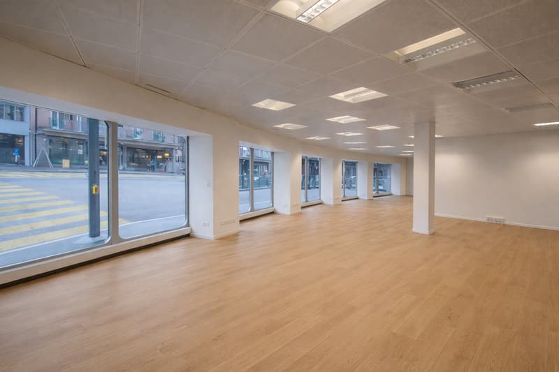 Visible office/commercial spaces in a central location in Oerlikon - with parking spaces (2)