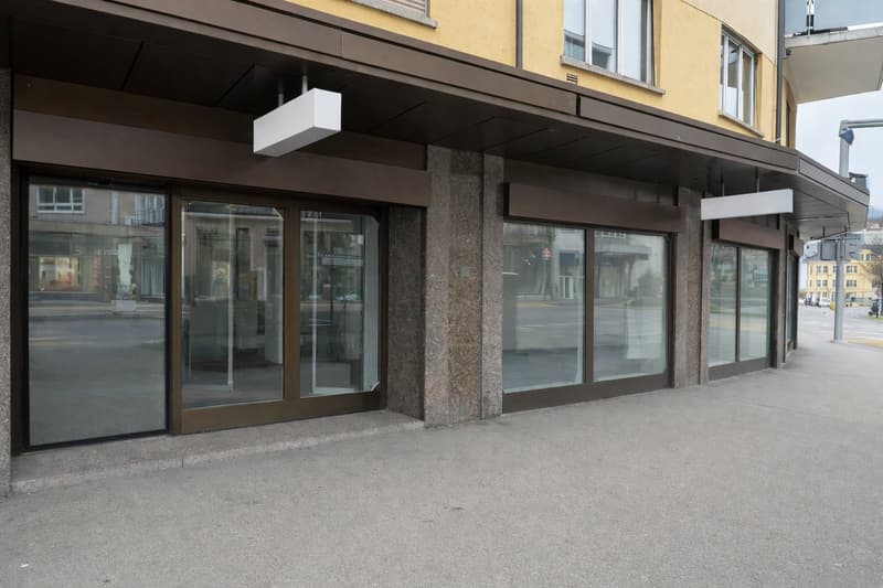 Spazi di ufficio/commerciale visibili in una posizione centrale a Oerlikon - con parcheggi (3)