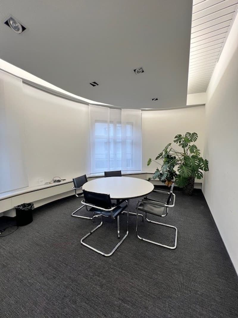 Ready-to-occupy beautiful offices with parking spaces near Zurich Enge train station (4)