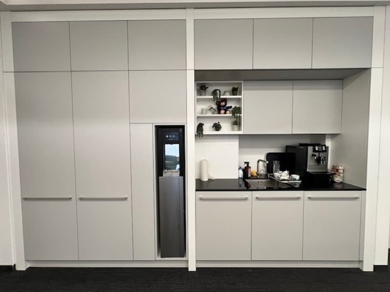 Ready-to-occupy beautiful offices with parking spaces near Zurich Enge train station (6)