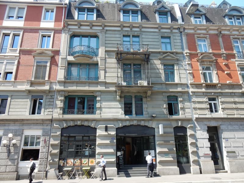 Attractive ready-to-move-in office space in prime location (1)