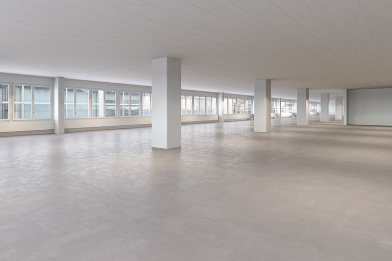 700m2 bright and versatile commercial/office space - many parking spaces (2)