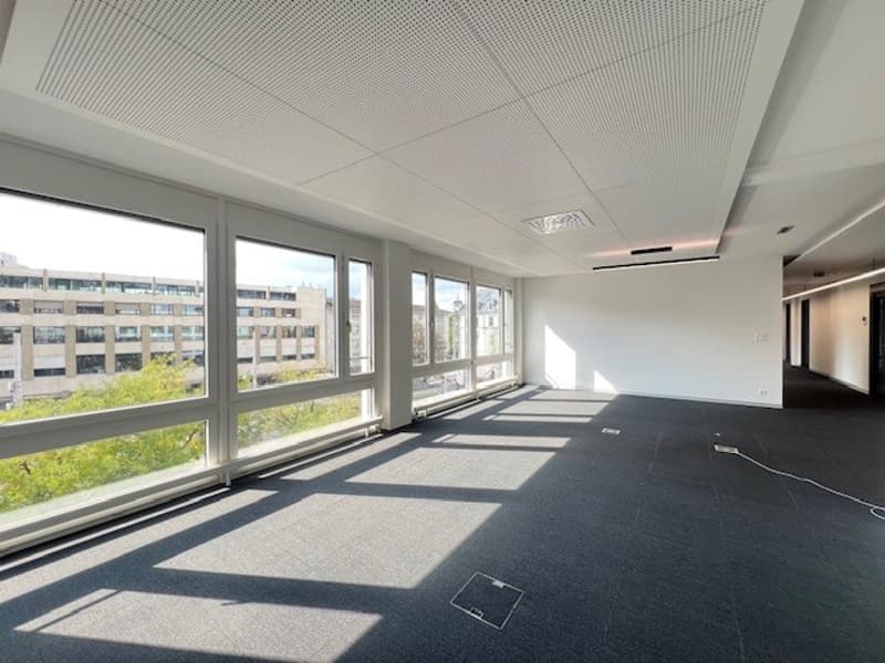 Moderne Büroräume direkt am Kreuzplatz - mit Parkplätzen (2)