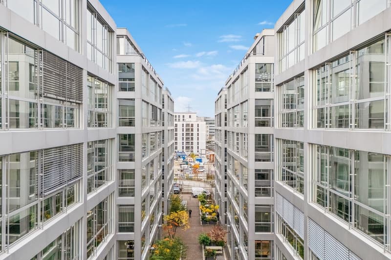 Moderne Büroflächen mit Weitsicht und Parkplätzen (5)
