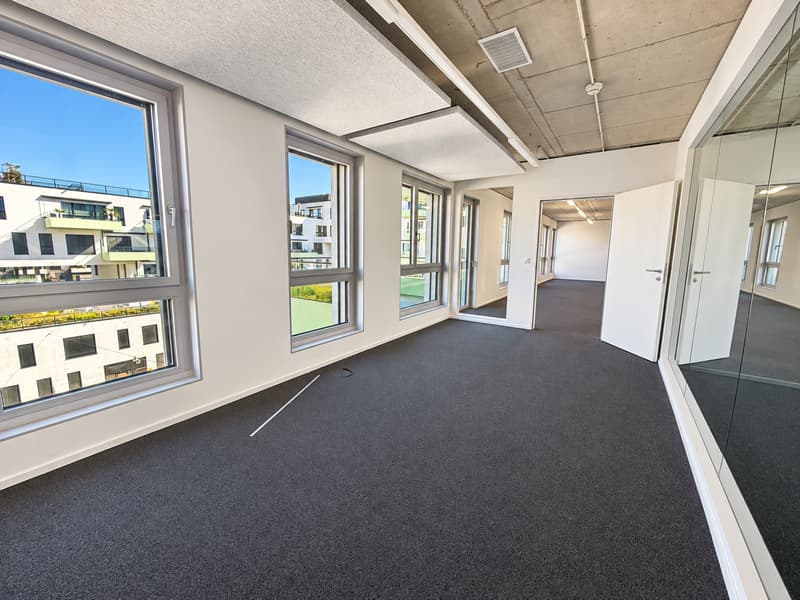 Bezugsbereite Büros mit exklusivem Balkon im Wright-Place. (5)