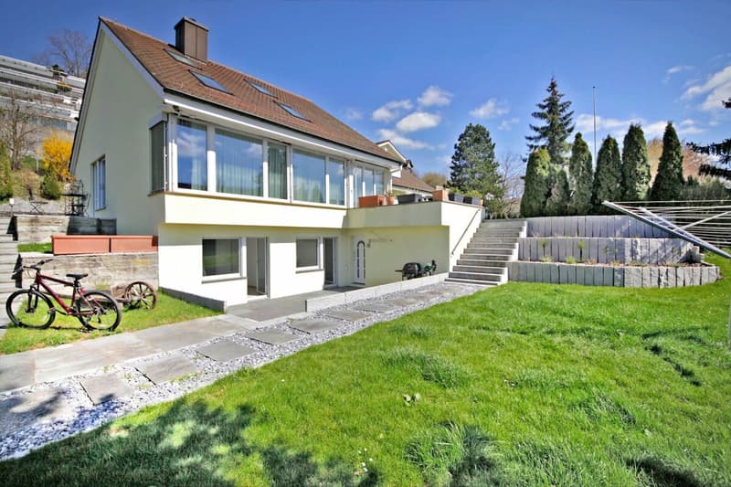 Upscale 2.5-room apartment with huge garden! (1)