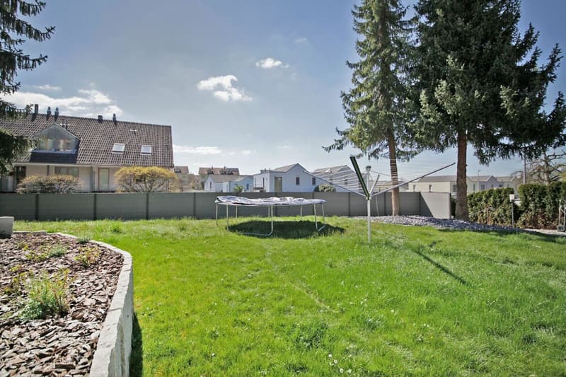 Upscale 2.5-room apartment with huge garden! (2)