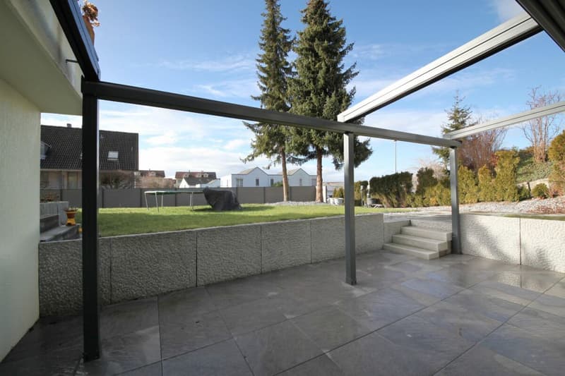 Upscale 2.5-room apartment with huge garden! (3)