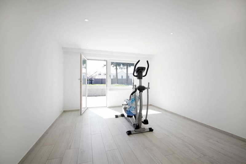 Upscale 2.5-room apartment with huge garden! (6)