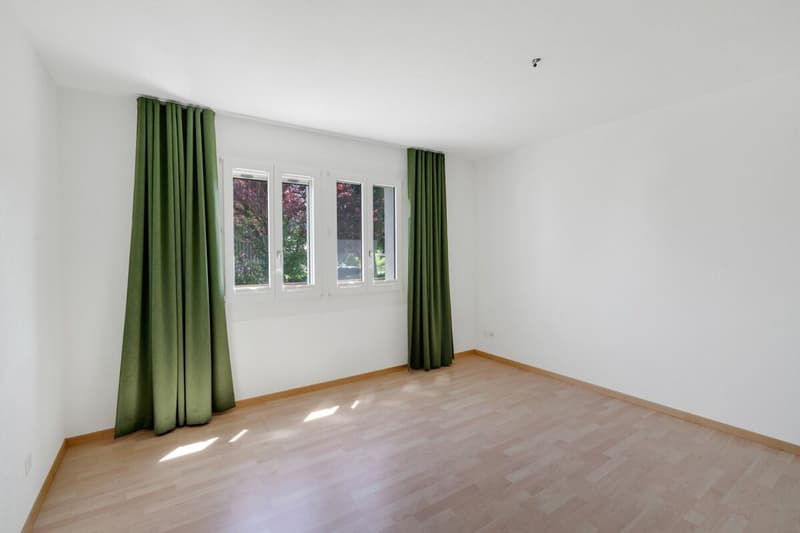Spacious 5.5-room garden apartment with a lovely view of the greenery (14)