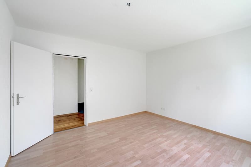 Spacious 5.5-room garden apartment with a lovely view of the greenery (16)