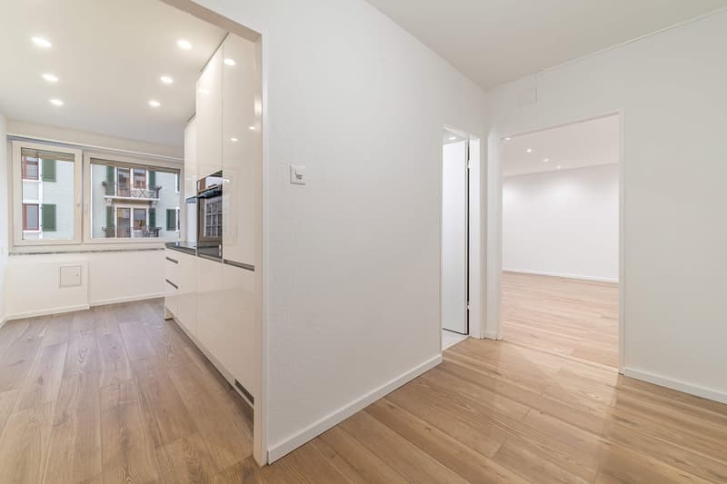 Vita urbana moderna incontra la tranquillità – appartamento di 4,5 locali frescamente ristrutturato con balcone a Basilea (14)