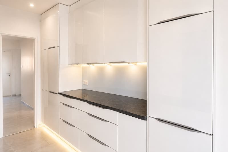 Vita urbana moderna incontra la tranquillità – appartamento di 4,5 locali frescamente ristrutturato con balcone a Basilea (2)