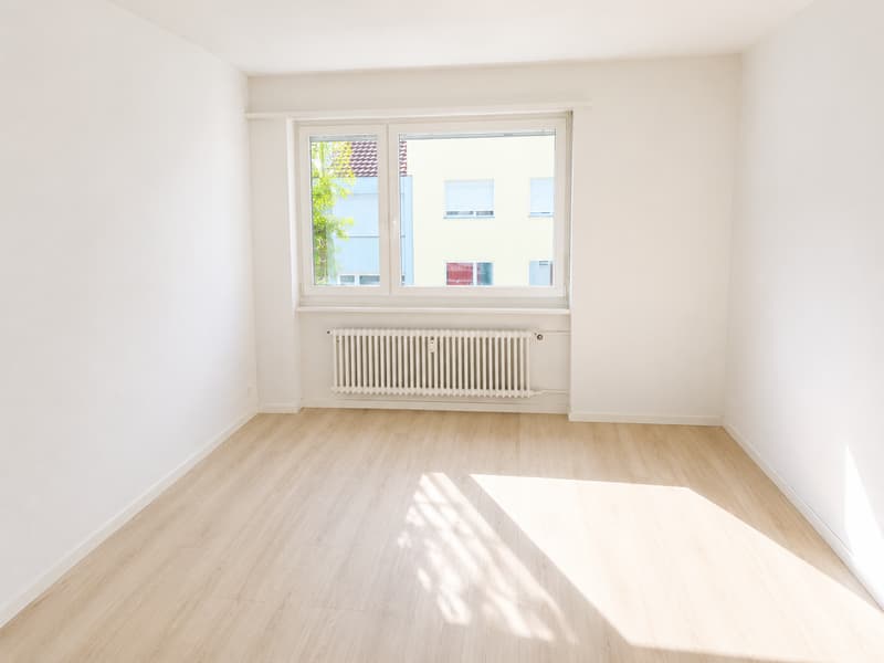 Vita urbana moderna incontra la tranquillità – appartamento di 4,5 locali frescamente ristrutturato con balcone a Basilea (5)