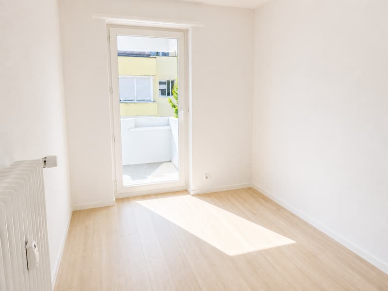 Vita urbana moderna incontra la tranquillità – appartamento di 4,5 locali frescamente ristrutturato con balcone a Basilea (6)