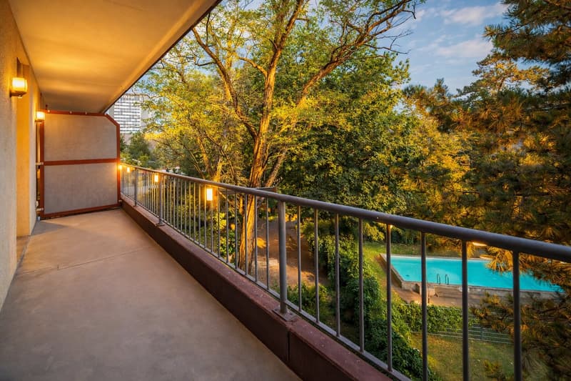 Newly renovated large 4.5 room apartment with connection to a private large park (15)
