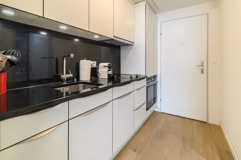 Exklusive 1.5-Zimmer-Wohnung in Zug – Neu renoviert & modern möbliert mit Seesicht. (7)