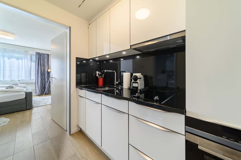 Exklusive 1.5-Zimmer-Wohnung in Zug – Neu renoviert & modern möbliert mit Seesicht. (6)