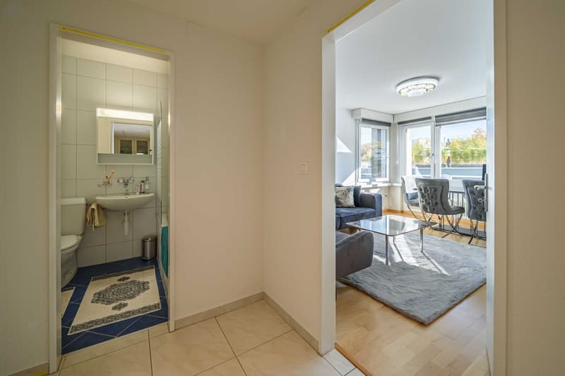Exklusive 2.5-Zimmer-Wohnung in Zug – Neu renoviert & modern möbliert mit Seesicht. (5)