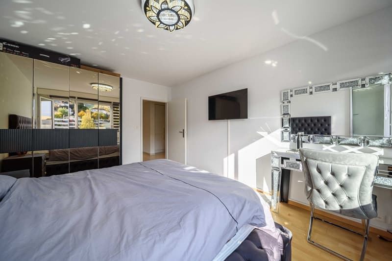 Exklusive 2.5-Zimmer-Wohnung in Zug – Neu renoviert & modern möbliert mit Seesicht. (9)