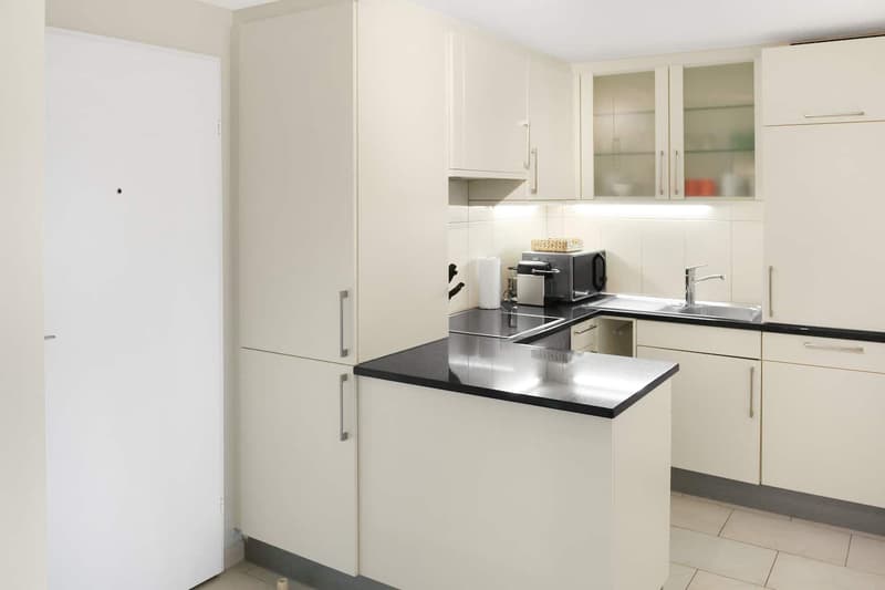 Exklusive 2.5-Zimmer-Wohnung in Zug – Neu renoviert & modern möbliert mit Seesicht. (14)