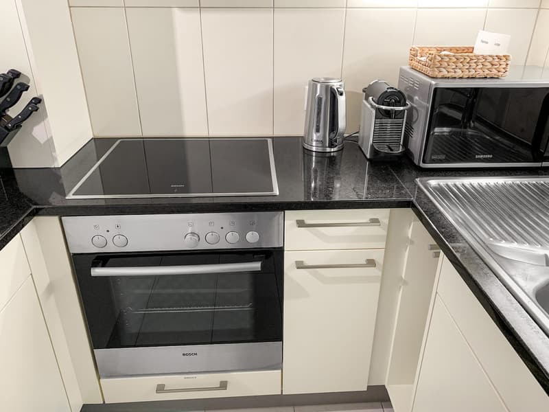 Exklusive 2.5-Zimmer-Wohnung in Zug – Neu renoviert & modern möbliert mit Seesicht. (16)