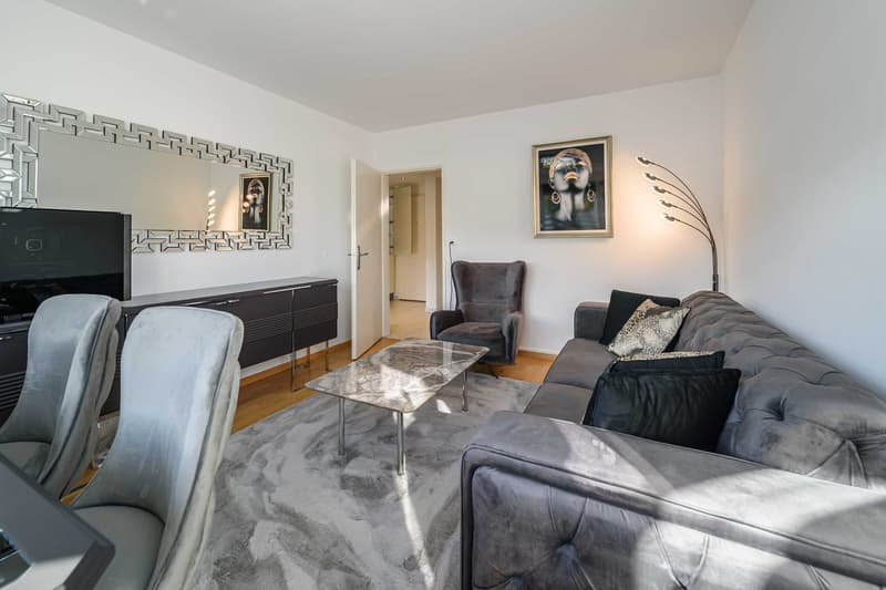 Exklusive 2.5-Zimmer-Wohnung in Zug – Neu renoviert & modern möbliert mit Seesicht. (3)
