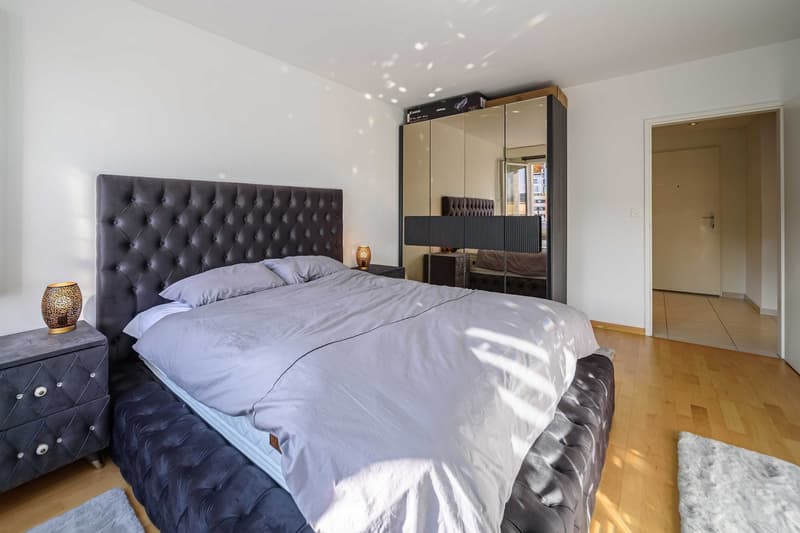 Exklusive 2.5-Zimmer-Wohnung in Zug – Neu renoviert & modern möbliert mit Seesicht. (8)