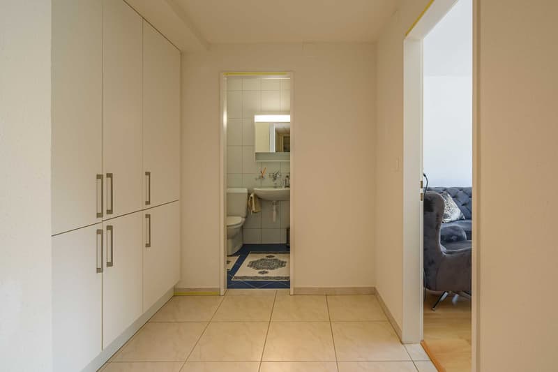 Exklusive 2.5-Zimmer-Wohnung in Zug – Neu renoviert & modern möbliert mit Seesicht. (6)