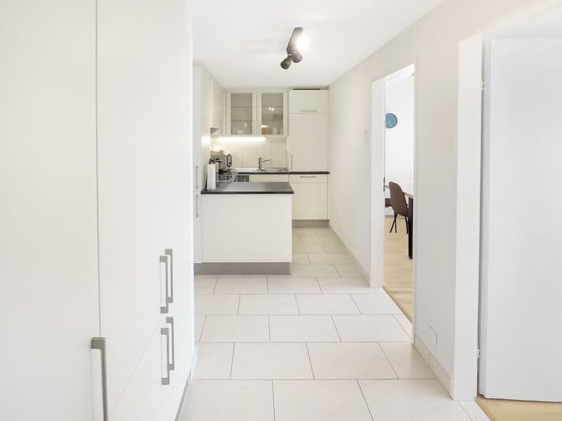 Exklusive 2.5-Zimmer-Wohnung in Zug – Neu renoviert & modern möbliert mit Seesicht. (12)