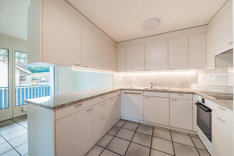 Helle wunderschöne neu renovierte 4.5-Zimmer-Wohnung an zentraler Lage. (2)