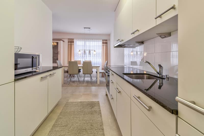 Luxuriöse 3.5-Zimmer-Wohnung in Toplage mit Ausblick (17)