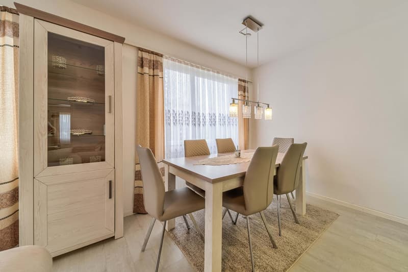 Luxuriöse 3.5-Zimmer-Wohnung in Toplage mit Ausblick (16)