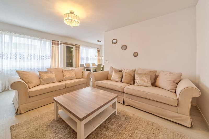 Luxuriöse 3.5-Zimmer-Wohnung in Toplage mit Ausblick (11)