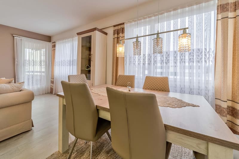 Luxuriöse 3.5-Zimmer-Wohnung in Toplage mit Ausblick (7)