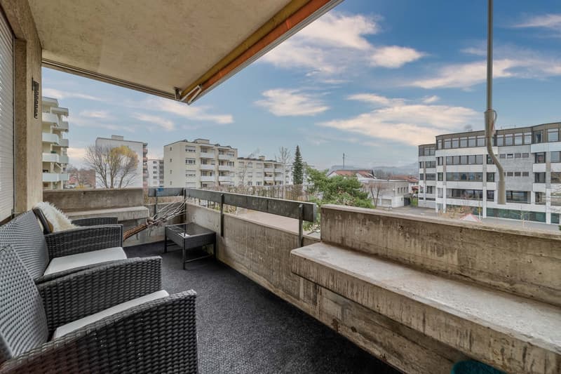 Luxuriöse 3.5-Zimmer-Wohnung in Toplage mit Ausblick (15)