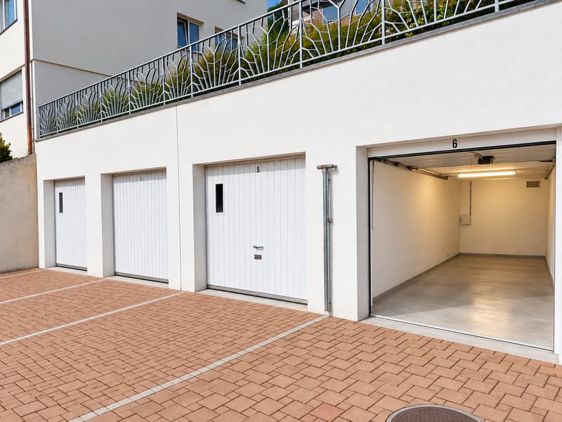 Garagenbox mit zusätzlichem Abstellplatz in Hombrechtikon (1)