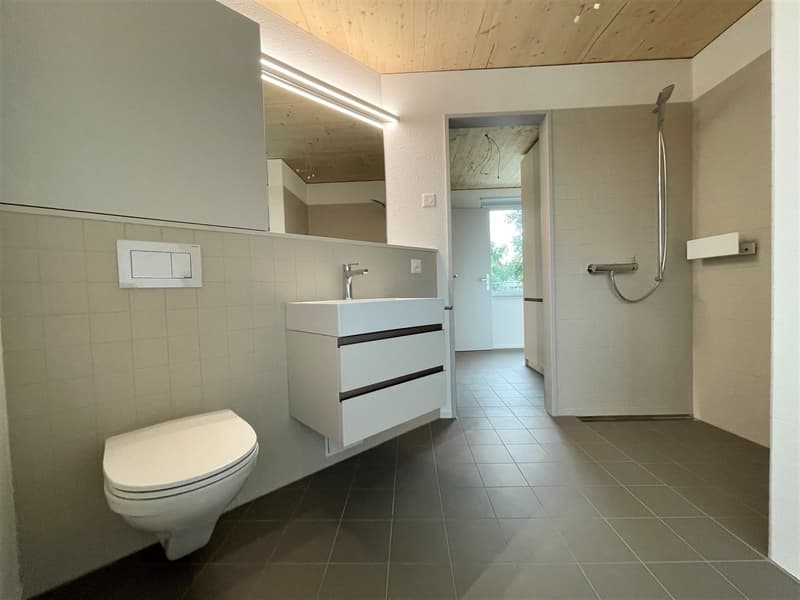 Badezimmer mit Dusche