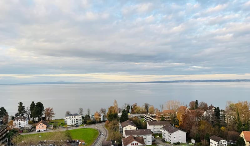 Move in and enjoy - Living where others vacation with unique lake view and balcony (12)