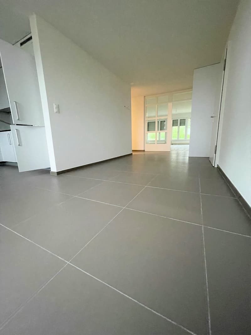 Gang mit offener Küche