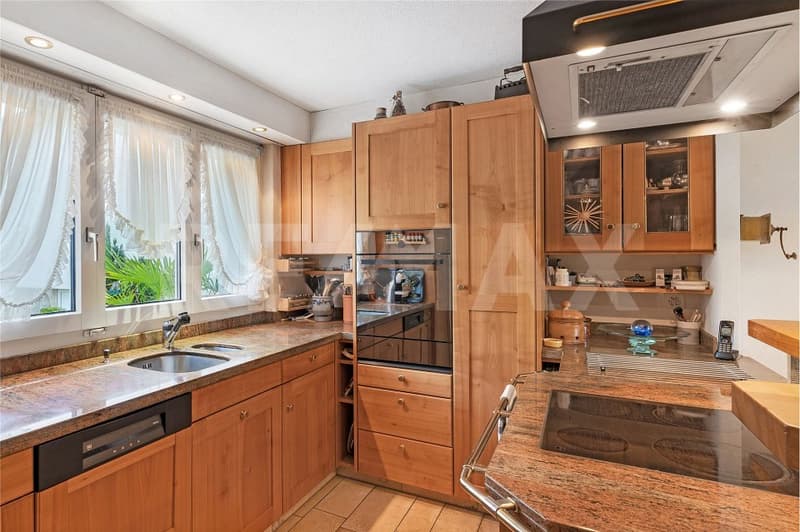 5½ Zimmer Mittelhaus mit Potential Ihr neues Zuhause erwartet Sie (2)