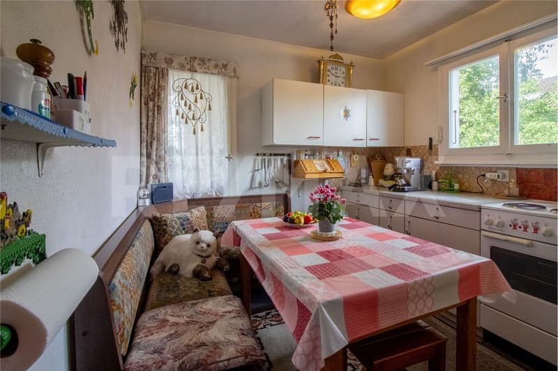 Charmantes 4½ Zimmer Chalet mit Weitblick über Feld und Flur im Wohnrecht (2)
