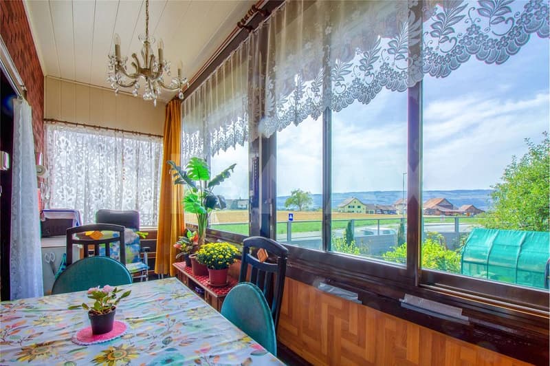Charmantes 4½ Zimmer Chalet mit Weitblick über Feld und Flur im Wohnrecht (4)