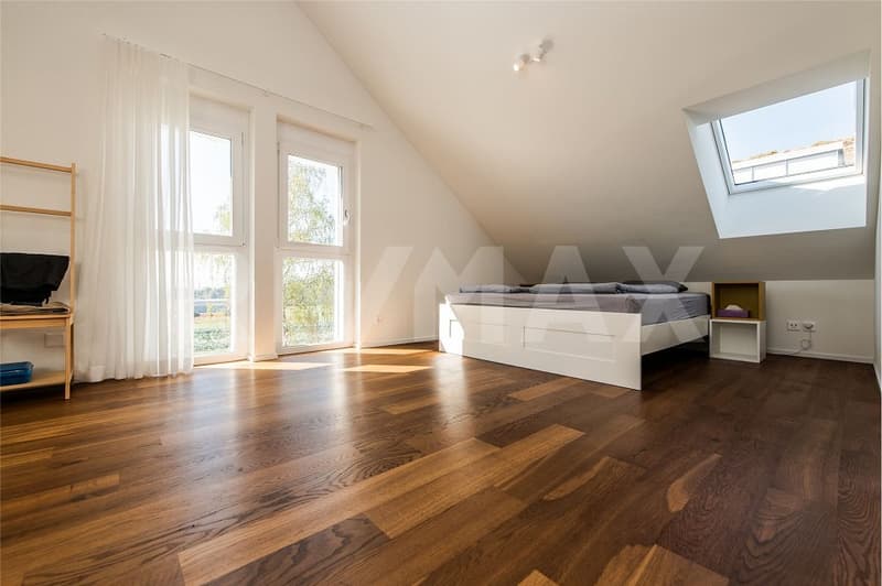 IN GEHDISTANZ ZUM S-BAHNHOF: FREISTEHENDES 5½-ZIMMER-HAUS (7)