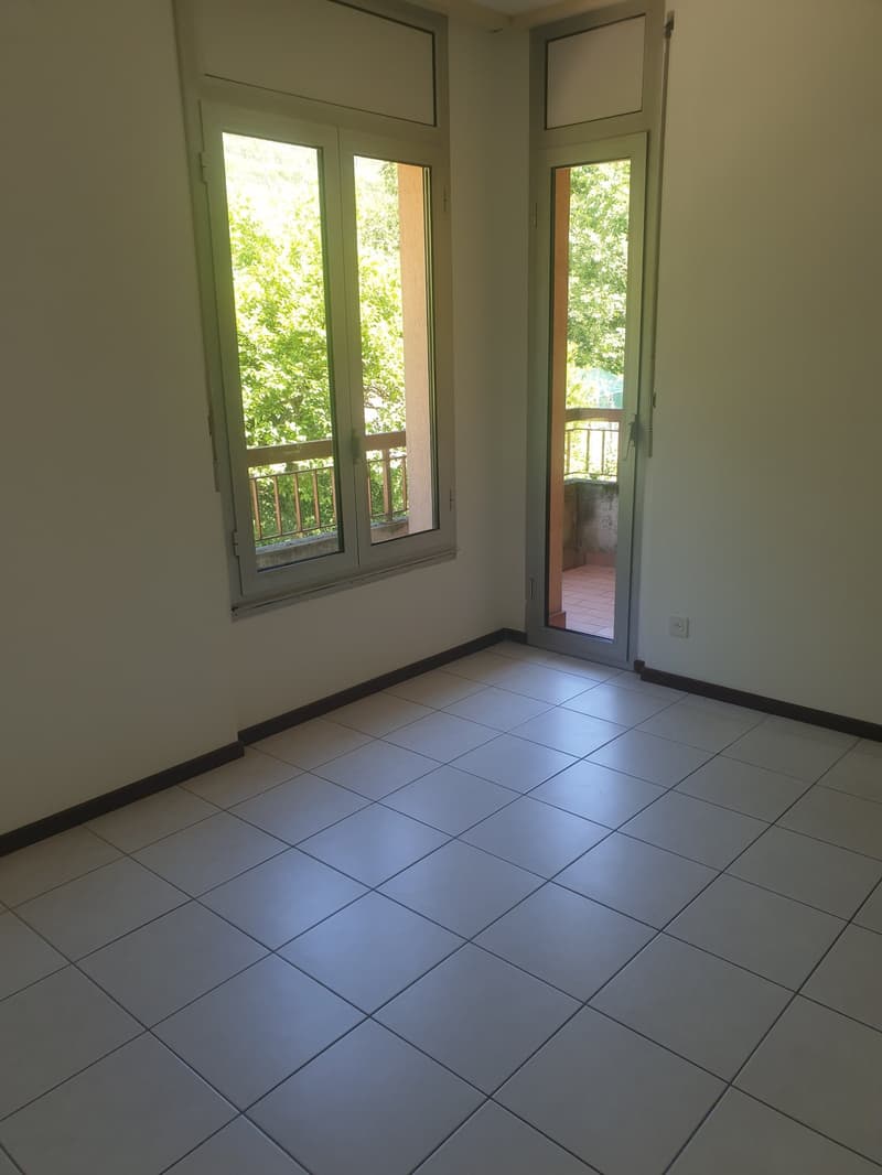 Apartment with 3.5 rooms, balcony and outdoor pool in Morbio Inferiore (5)