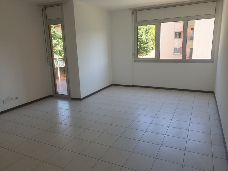 Apartment with 3.5 rooms, balcony and outdoor pool in Morbio Inferiore (2)