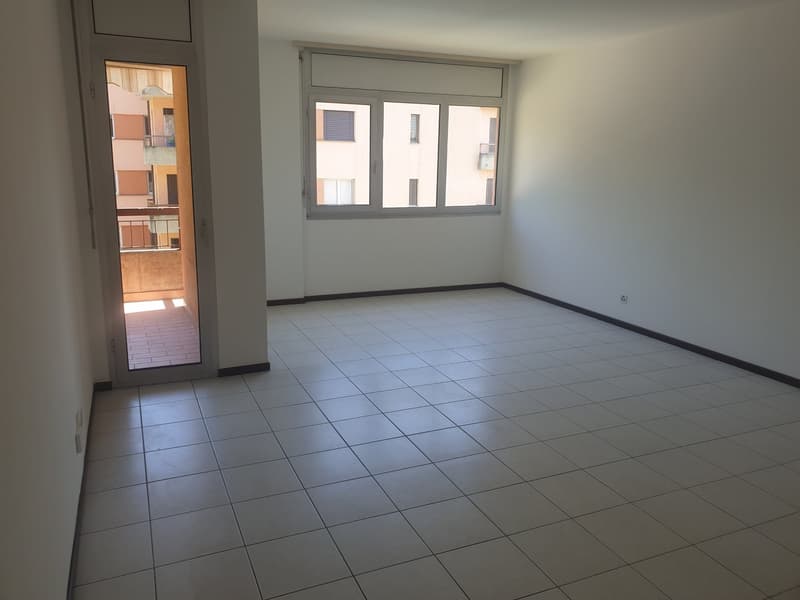 Apartment with 3.5 rooms, balcony and outdoor pool in Morbio Inferiore (3)