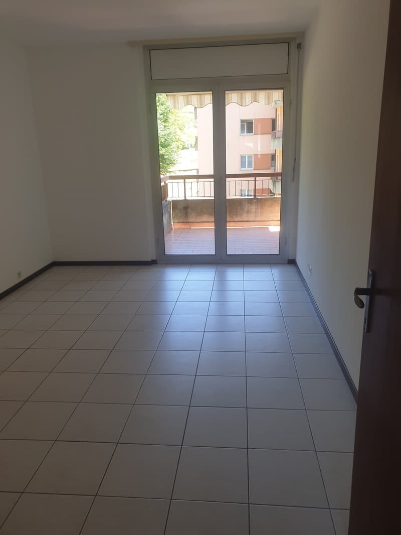 Apartment with 3.5 rooms, balcony and outdoor pool in Morbio Inferiore (6)