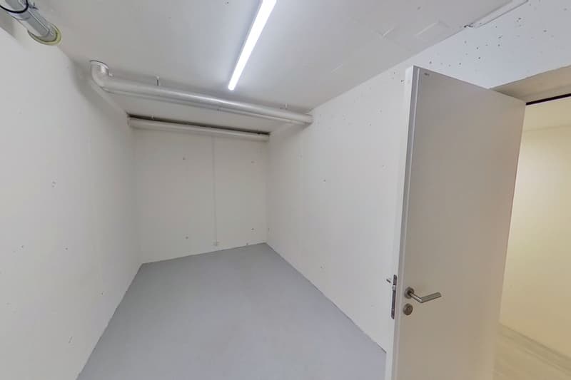 Locali di stoccaggio 6m2 e 16m2. Semplice, moderno e asciutto. (3)